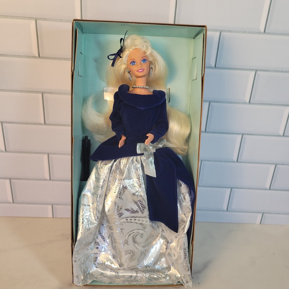 Mattel Winter Velvet Barbie Special Edition Avon Exclusive First Series 15571